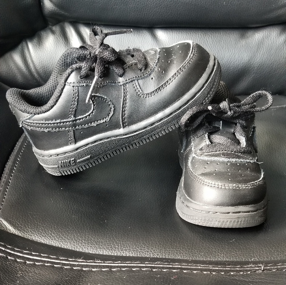 Nike Air Force 1 (Size 5c) 🛫